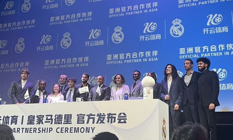 请换算😂津巴布韦超冠军老板奖励球队25万美元 约合当地165亿